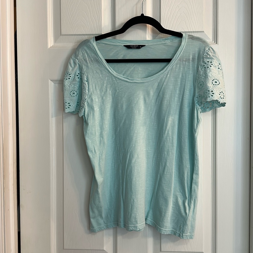 Lucky brand scoop, neck T-shirt, size medium
